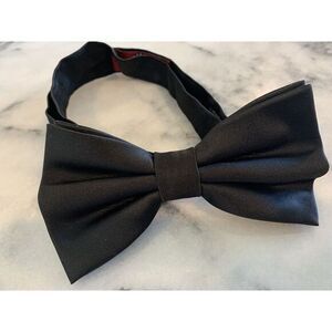 Brand Q Solid Black Adjustable Pretied Bowtie‎ Bow Tie